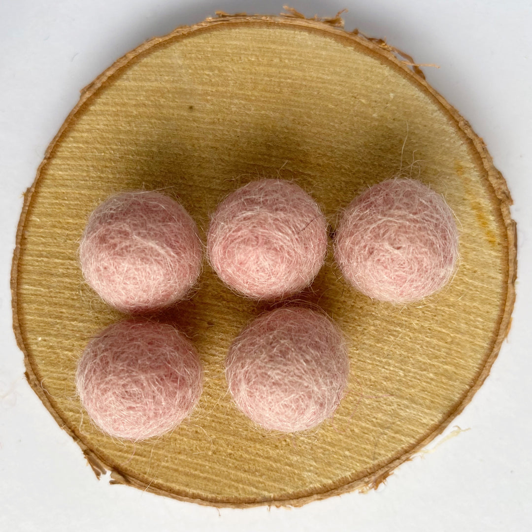 Felt Balls: Pale Dusty Pink