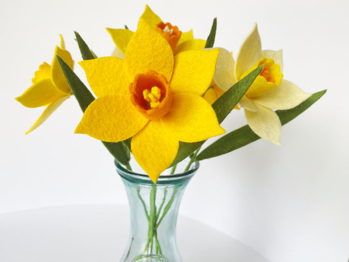 The Handmade Florist felt daffodil craft kit - learn to make felt flowers