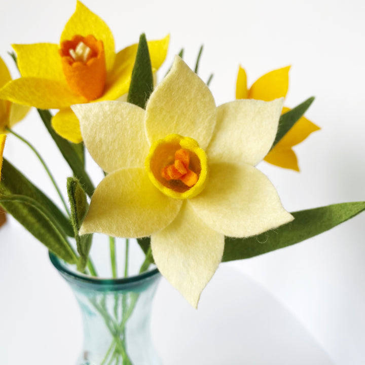The Handmade Florist felt daffodil craft kit - learn to make felt flowers