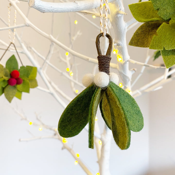 The Handmade Florist woodland wonders festive Christmas decorations set - Mistletoe decoration
