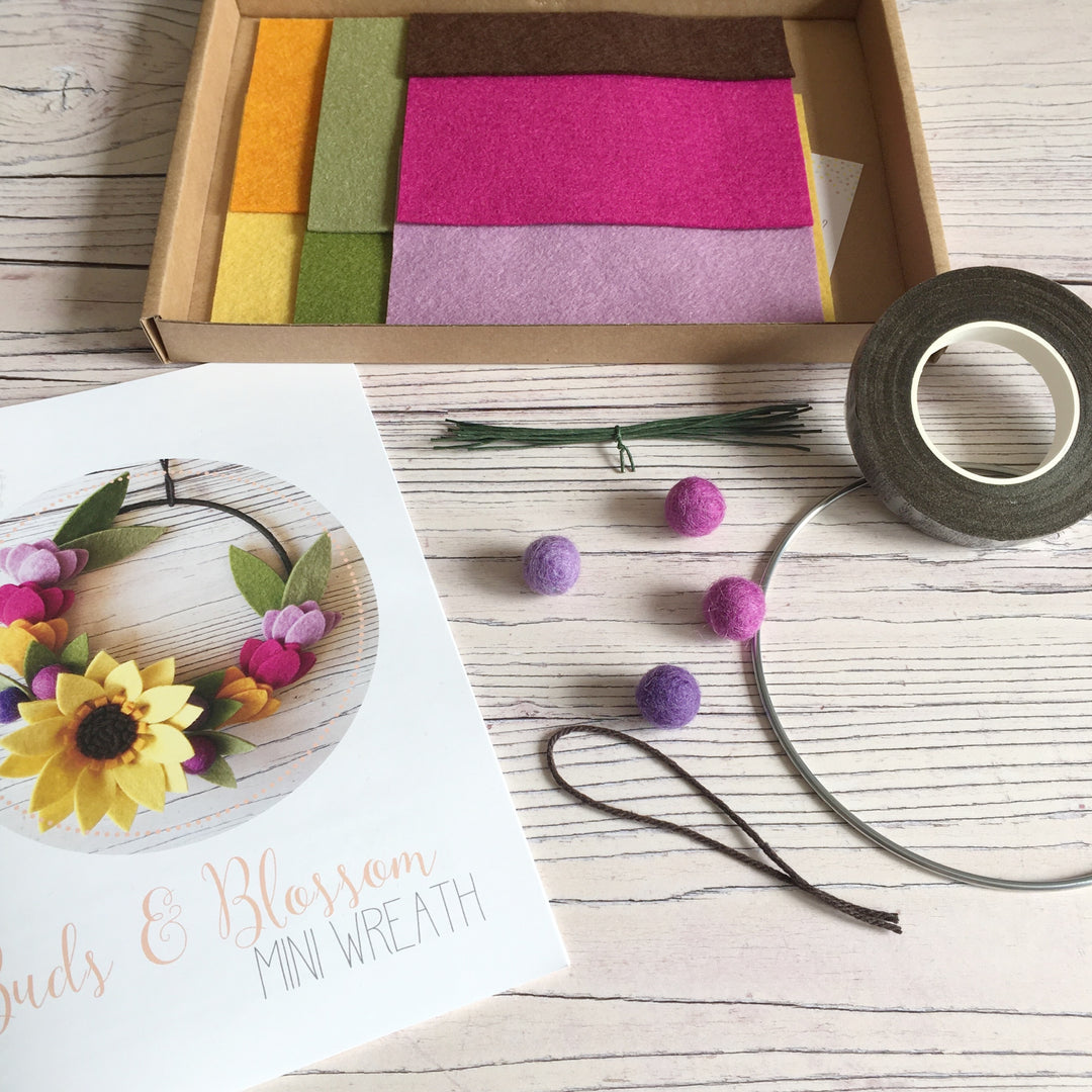 Buds & Blossom Mini Wreath craft kit